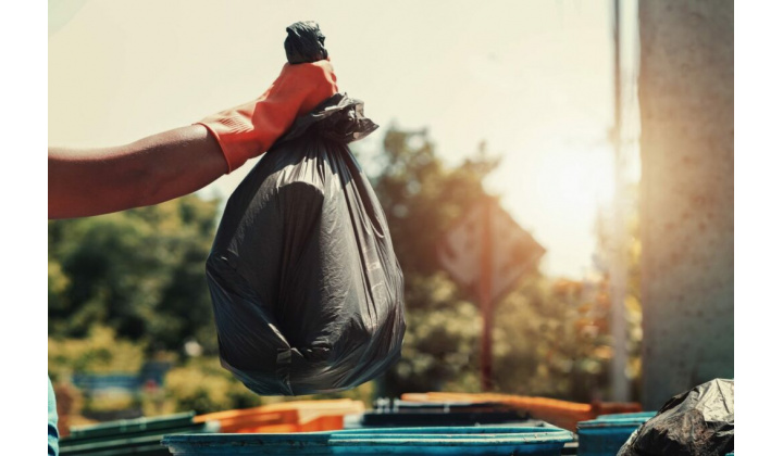 Čistenie katastra obce aktivačnými pracovníkmi.