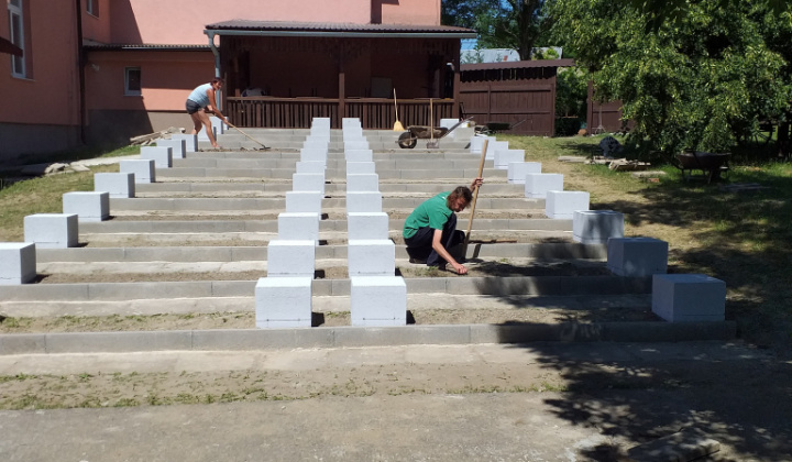 Vybudovanie hľadiska na amfiteátri v Pôtri, 6/2022.