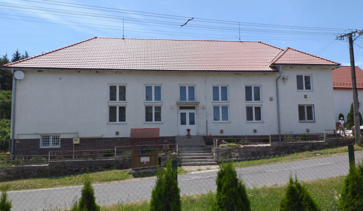 Výmena strešnej krytiny na KD Žihľava, 6/2022.