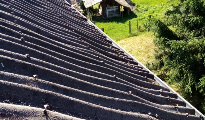 Výmena strešnej krytiny na KD Žihľava, 6/2022.