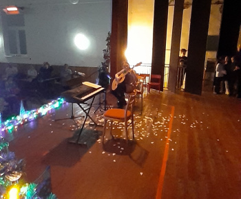 Aktuality / Besiedka pod vianočným stromčekom v Pôtri, 20.12.2022. - foto