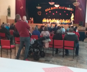 Materská škola - fotogaléria / Október - mesiac úcty k starším. Predstavenie pre starých rodičov. 27.10.2023. - foto