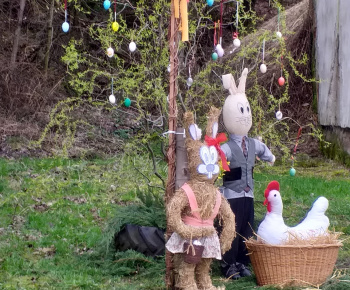 Aktuality / Veľkonočná výzdoba v obci a MŠ. - foto