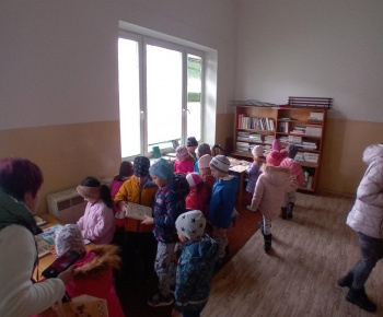 Materská škola - fotogaléria / Marec mesiac knihy, návšteva škôlkárov v obecnej knižnici. - foto