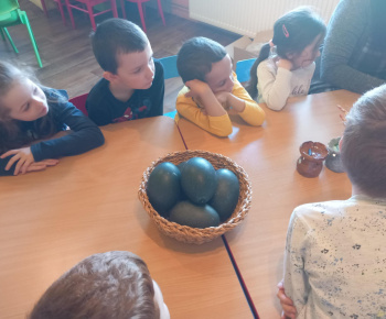 Materská škola - fotogaléria / Jarné tvorenie, šibačka, polievačka, hľadanie vajíčok... - foto
