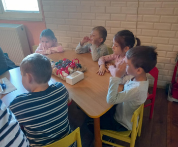 Materská škola - fotogaléria / Jarné tvorenie, šibačka, polievačka, hľadanie vajíčok... - foto