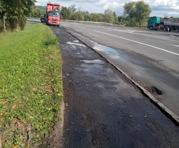 Aktuality / Prebiehajúca rekonštrukcia chodníka do elektrárne. - foto