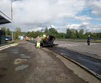 Aktuality / Prebiehajúca rekonštrukcia chodníka do elektrárne. - foto