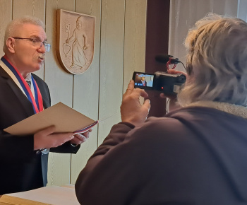 Aktuality / Slávnostné prijatie a udelenie čestného uznania rodákovi Ing. Jánovi Jančovicovi pri príležitosti životného jubilea a za celoživotnú propagáciu obce Pôtor na Slovensku a v zahraničí. - foto