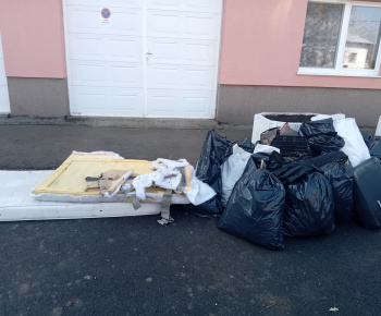 Aktuality / Čistenie katastra obce aktivačnými pracovníkmi. - foto