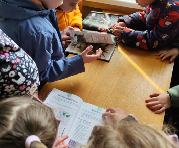 Materská škola - fotogaléria / Mesiac knihy - návšteva obecnej knižnice. - foto