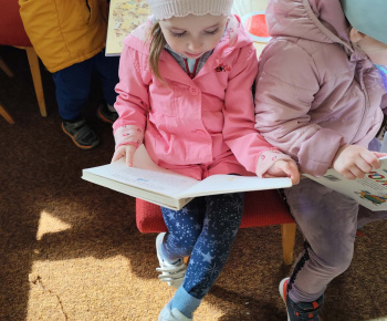 Materská škola - fotogaléria / Mesiac knihy - návšteva obecnej knižnice. - foto