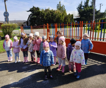 Materská škola - fotogaléria / Veľká noc je za dverami, hľadanie čoko vajíčok, polievačka, šibačka... - foto