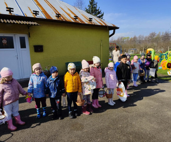 Materská škola - fotogaléria / Veľká noc je za dverami, hľadanie čoko vajíčok, polievačka, šibačka... - foto