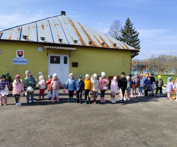 Materská škola - fotogaléria / Veľká noc je za dverami, hľadanie čoko vajíčok, polievačka, šibačka... - foto