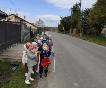Materská škola - fotogaléria / Vynášanie Moreny. - foto