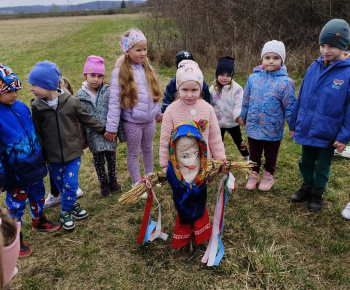 Materská škola - fotogaléria / Vynášanie Moreny. - foto