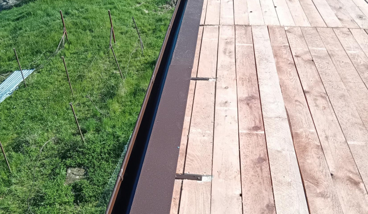 Rekonštrukcia striech ZS, domu smútku Pôtor, nový náter krytiny MŠ.