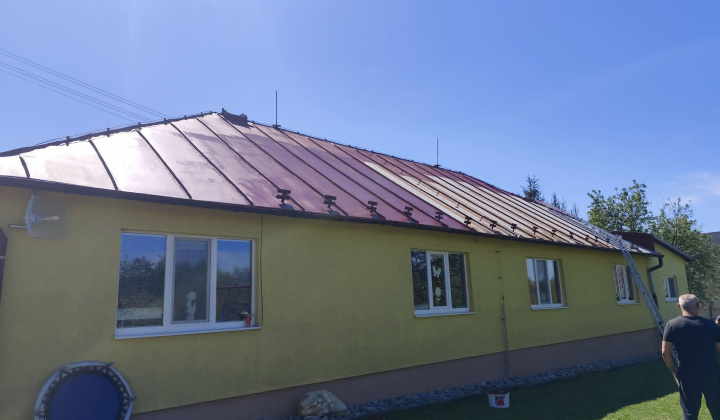Rekonštrukcia striech ZS, domu smútku Pôtor, nový náter krytiny MŠ.