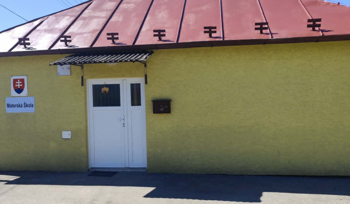 Rekonštrukcia striech ZS, domu smútku Pôtor, nový náter krytiny MŠ.